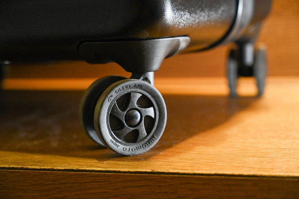 行李箱 登機箱 開箱 | With Me前開上掀波卡箱,五大精選特色強力推薦!行李超能裝、攤開好輕鬆,四天三夜旅行就靠它! - 第24張圖 行李箱 登機箱 開箱 | With Me前開上掀波卡箱,五大精選特色強力推薦!行李超能裝、攤開好輕鬆,四天三夜旅行就靠它!