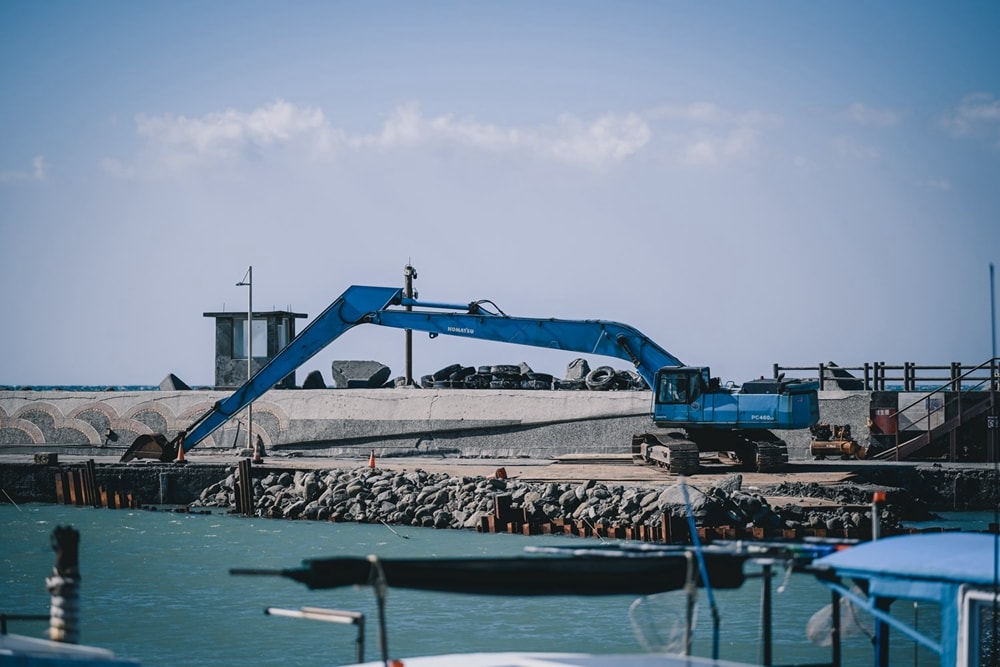 冬日裡的恆春半島落山風，漫步看海美術館，感受大自然之美!