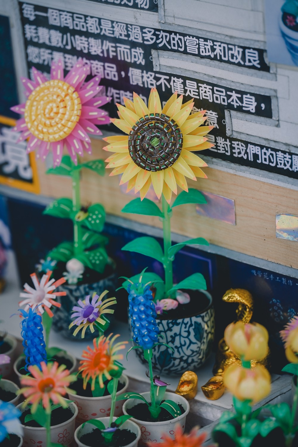 高雄美濃花海彩繪大地 賞花逛新春文創市集 ,阿弟牯阿妹妹、摩艾、凌波仙子、夢迴伯公 美拍景點,客家小炒、水磨豆花 美味私房,探訪藏金天目釉技藝 陶木漆藝術手作工坊! - 第39張圖 高雄美濃花海彩繪大地 賞花逛新春文創市集 ,阿弟牯阿妹妹、摩艾、凌波仙子、夢迴伯公 美拍景點,客家小炒、水磨豆花 美味私房,探訪藏金天目釉技藝 陶木漆藝術手作工坊!