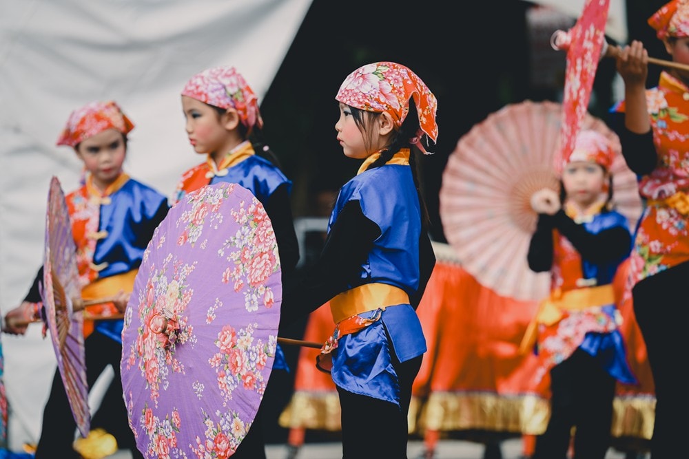 高雄美濃花海彩繪大地 賞花逛新春文創市集 ,阿弟牯阿妹妹、摩艾、凌波仙子、夢迴伯公 美拍景點,客家小炒、水磨豆花 美味私房,探訪藏金天目釉技藝 陶木漆藝術手作工坊! - 第5張圖 高雄美濃花海彩繪大地 賞花逛新春文創市集 ,阿弟牯阿妹妹、摩艾、凌波仙子、夢迴伯公 美拍景點,客家小炒、水磨豆花 美味私房,探訪藏金天目釉技藝 陶木漆藝術手作工坊!