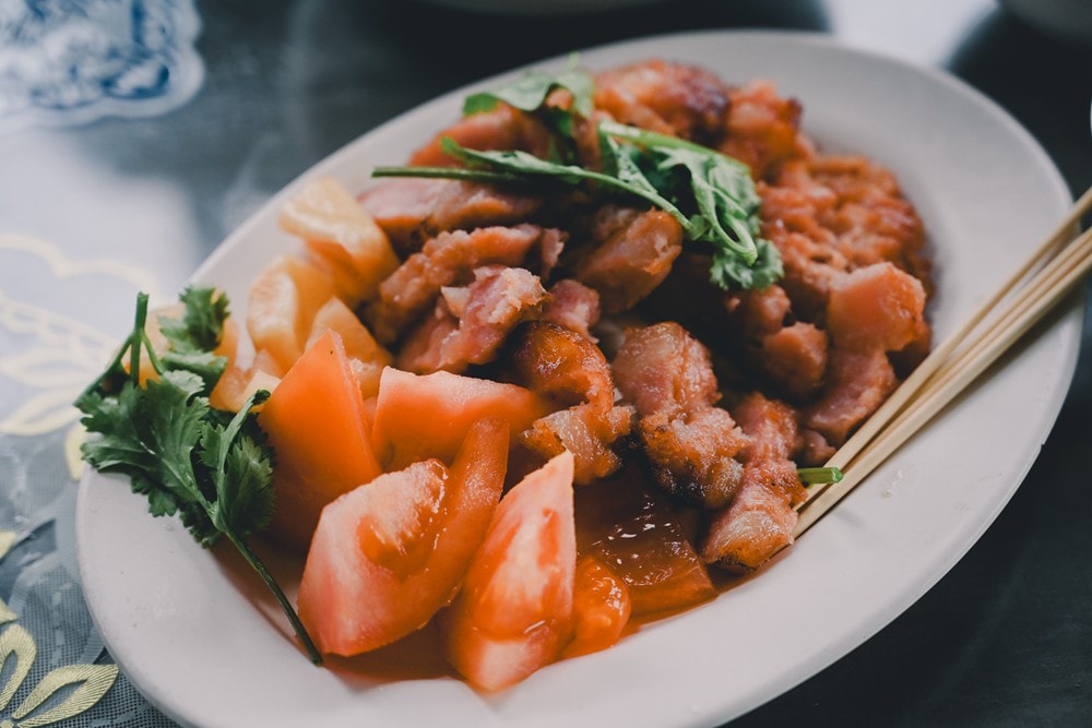 高雄美濃花海彩繪大地 賞花逛新春文創市集 ,阿弟牯阿妹妹、摩艾、凌波仙子、夢迴伯公 美拍景點,客家小炒、水磨豆花 美味私房,探訪藏金天目釉技藝 陶木漆藝術手作工坊! - 第33張圖 高雄美濃花海彩繪大地 賞花逛新春文創市集 ,阿弟牯阿妹妹、摩艾、凌波仙子、夢迴伯公 美拍景點,客家小炒、水磨豆花 美味私房,探訪藏金天目釉技藝 陶木漆藝術手作工坊!