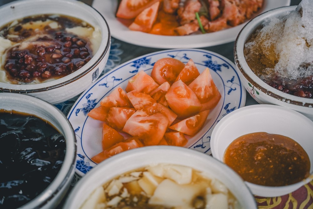 高雄美濃花海彩繪大地 賞花逛新春文創市集 ,阿弟牯阿妹妹、摩艾、凌波仙子、夢迴伯公 美拍景點,客家小炒、水磨豆花 美味私房,探訪藏金天目釉技藝 陶木漆藝術手作工坊! - 第28張圖 高雄美濃花海彩繪大地 賞花逛新春文創市集 ,阿弟牯阿妹妹、摩艾、凌波仙子、夢迴伯公 美拍景點,客家小炒、水磨豆花 美味私房,探訪藏金天目釉技藝 陶木漆藝術手作工坊!