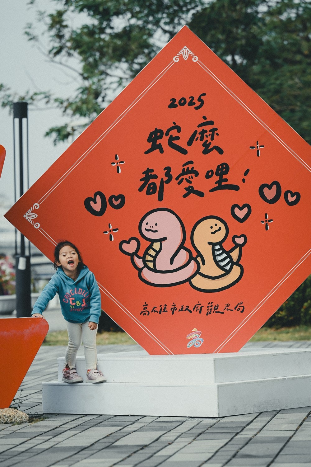 2025高雄冬日遊樂園，那年我們一起追的吉伊卡哇~烏薩其~小八，夜裡漫遊巴黎搭了N次!