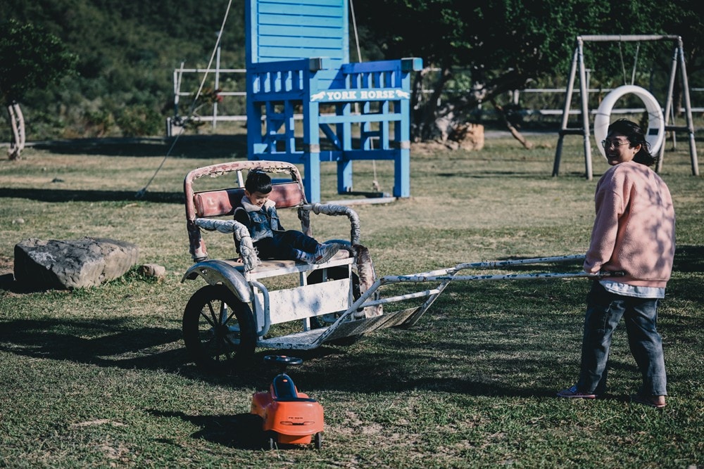 屏東車城一日遊 | 海口看海美術館吹落山風，四重溪悠客馬場騎馬趣，孩子們的戶外旅行體驗!