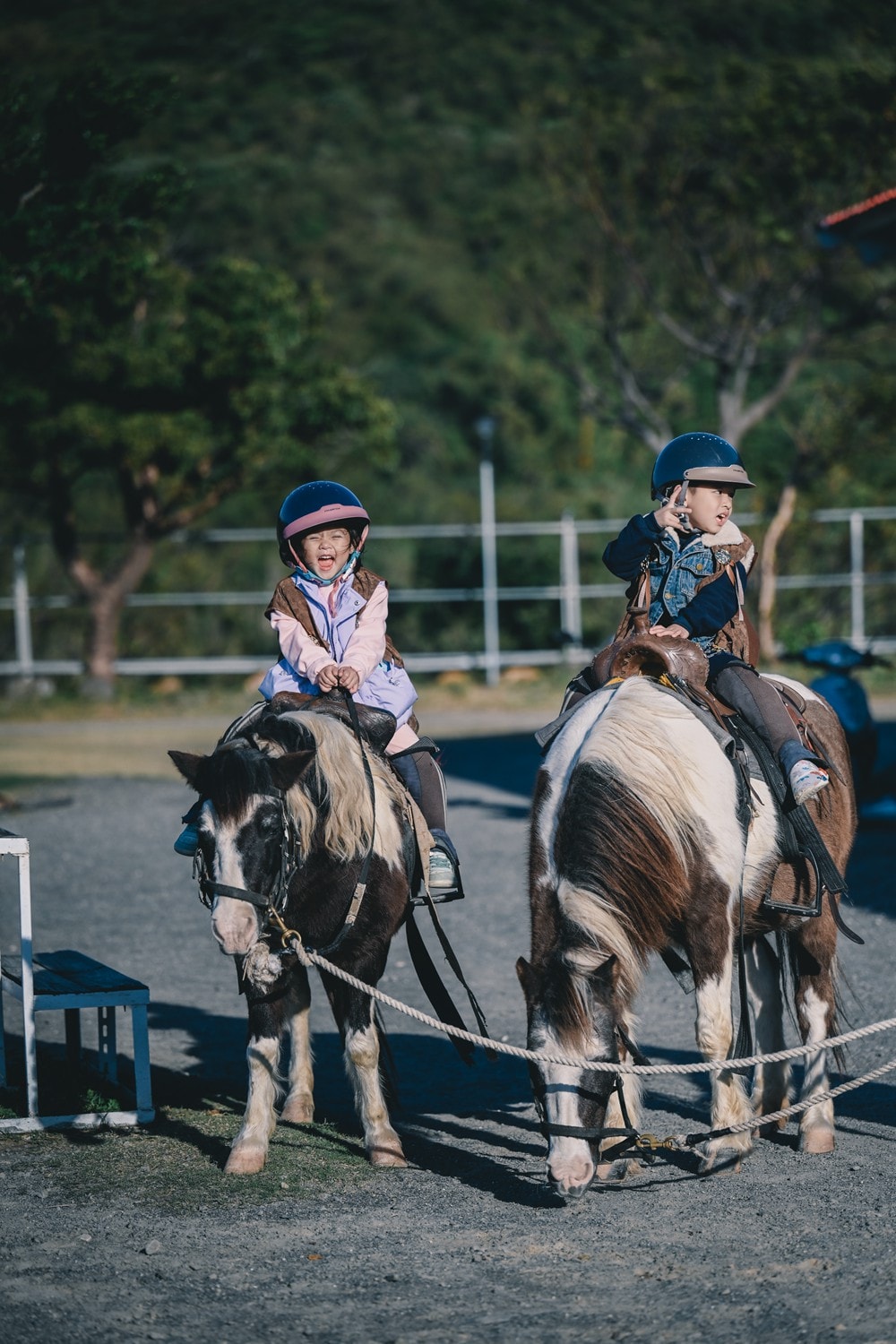 屏東車城一日遊 | 海口看海美術館吹落山風，四重溪悠客馬場騎馬趣，孩子們的戶外旅行體驗!