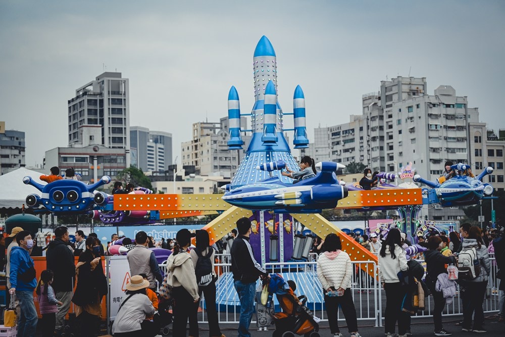 2025高雄冬日遊樂園，那年我們一起追的吉伊卡哇~烏薩其~小八，夜裡漫遊巴黎搭了N次!