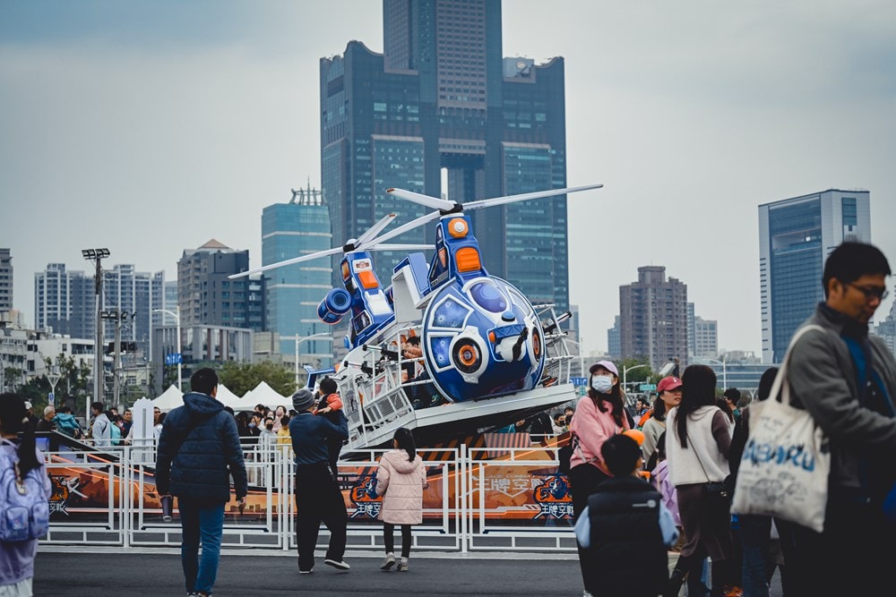 2025高雄冬日遊樂園，那年我們一起追的吉伊卡哇~烏薩其~小八，夜裡漫遊巴黎搭了N次!