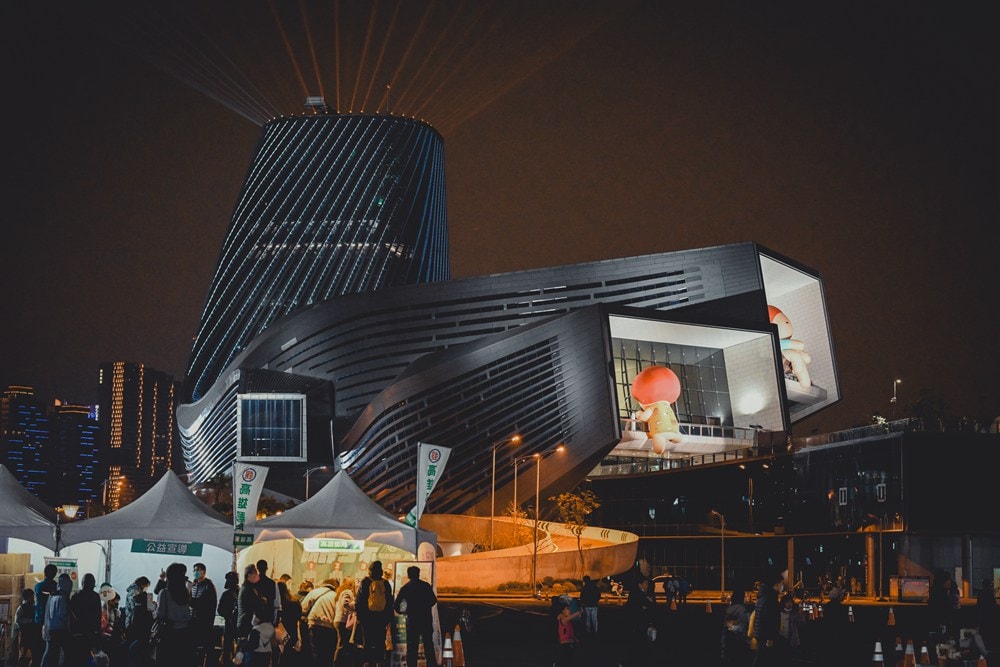 2025高雄冬日遊樂園，那年我們一起追的吉伊卡哇~烏薩其~小八，夜裡漫遊巴黎搭了N次!