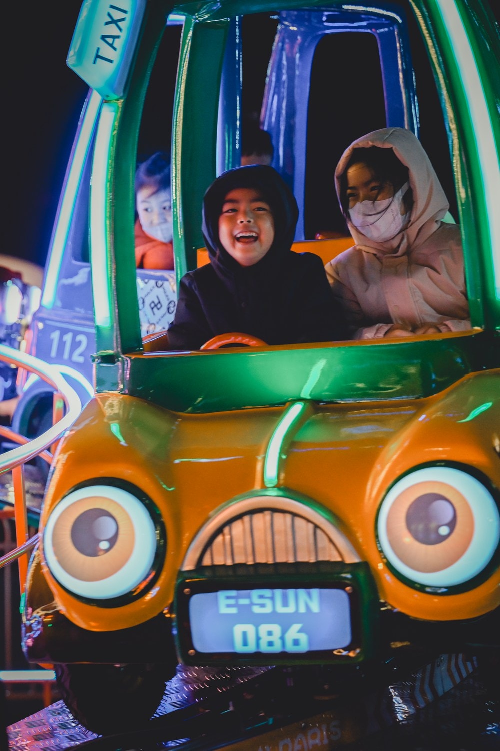 2025高雄冬日遊樂園，那年我們一起追的吉伊卡哇~烏薩其~小八，夜裡漫遊巴黎搭了N次!