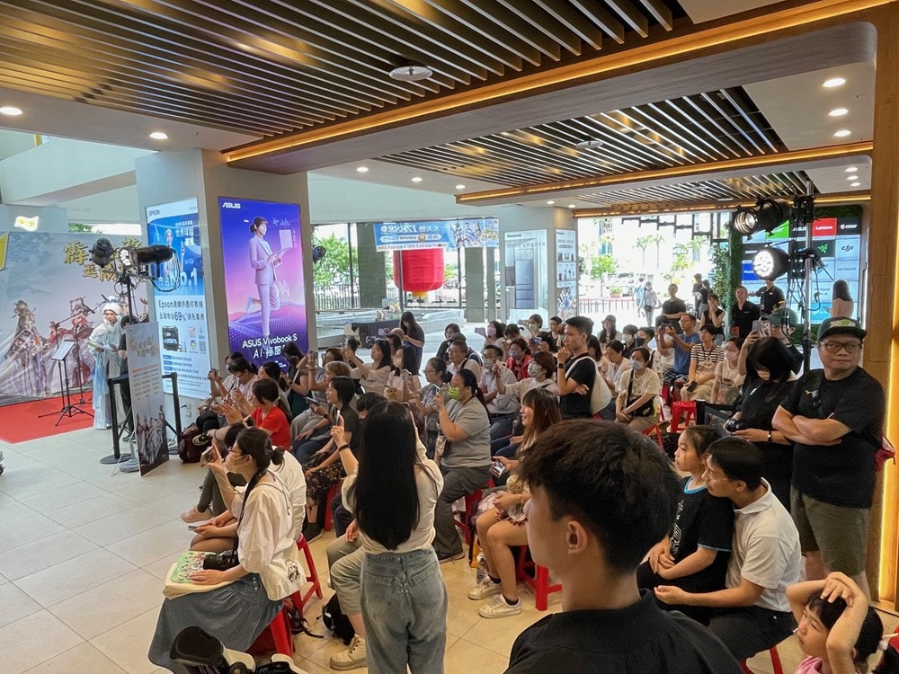 FUN暑假 布袋戲棚首度搬進燦坤3C家電，假日熱鬧好去處 來燦坤內湖旗艦店聽音樂、看熱舞、欣賞霹靂布袋戲!