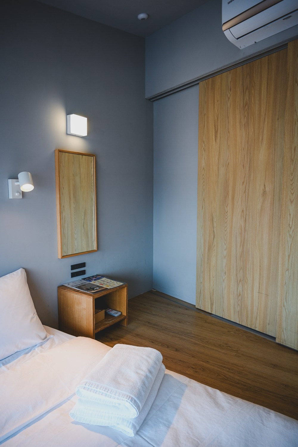 高雄港邊吹起南風BLUES，來去棧貳庫 KW2，療癒慢活在棧貳沐居Hostel、沐光茶庵、倉庫美食與夏日藍調音樂中。