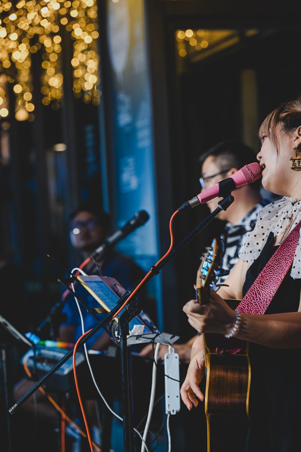 高雄港邊吹起南風BLUES，來去棧貳庫 KW2，療癒慢活在棧貳沐居Hostel、沐光茶庵、倉庫美食與夏日藍調音樂中。