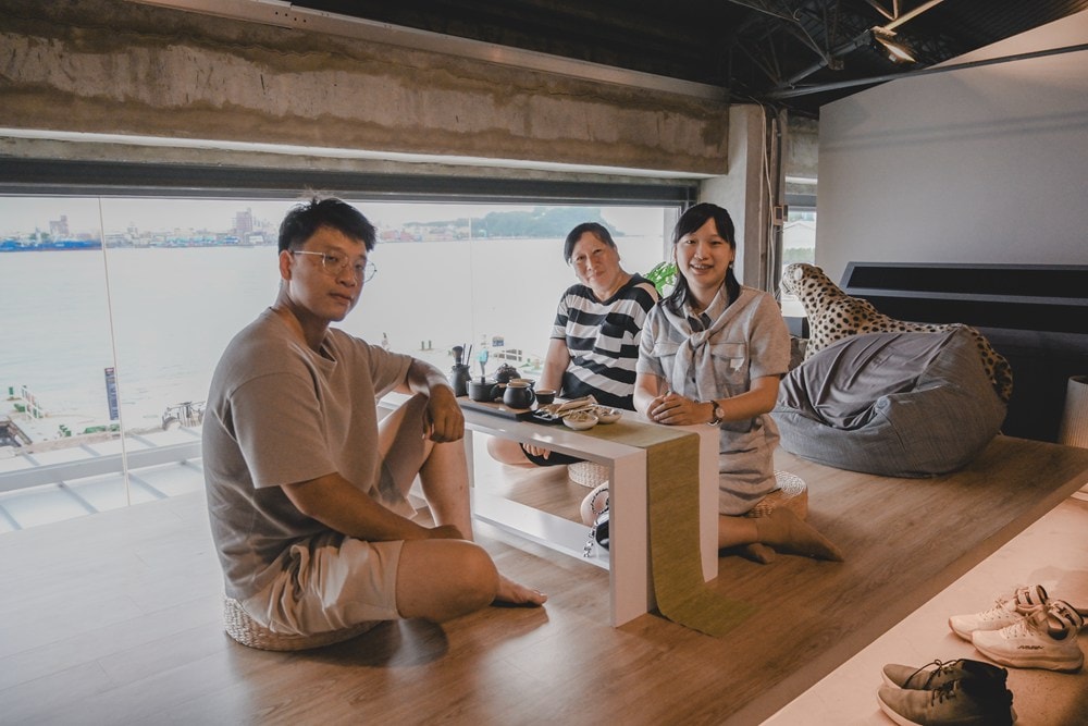 高雄港邊吹起南風BLUES,來去棧貳庫 KW2,療癒慢活在棧貳沐居Hostel、沐光茶庵、倉庫美食與夏日藍調音樂中。 - 第34張圖 高雄港邊吹起南風BLUES,來去棧貳庫 KW2,療癒慢活在棧貳沐居Hostel、沐光茶庵、倉庫美食與夏日藍調音樂中。