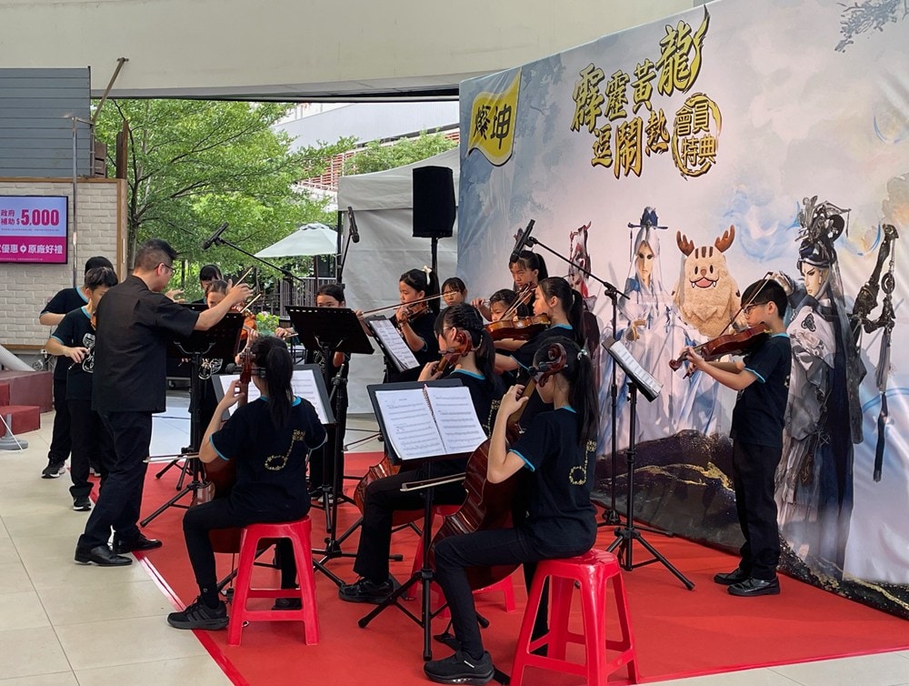 FUN暑假 布袋戲棚首度搬進燦坤3C家電，假日熱鬧好去處 來燦坤內湖旗艦店聽音樂、看熱舞、欣賞霹靂布袋戲!