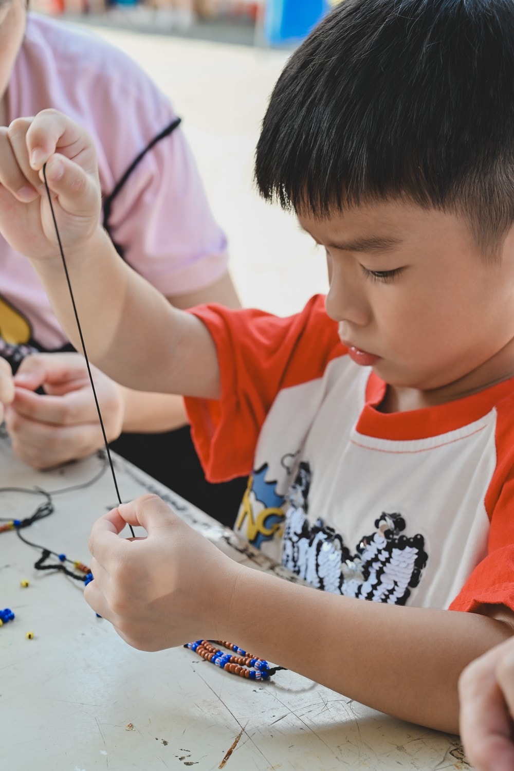 高雄週末&連續假日 免費親子水樂園！茂林SPA Line 山谷水樂園｜泡溫泉、10米超大型泳池、部落文化巡禮、歌舞表演、山水市集美食一次滿足!