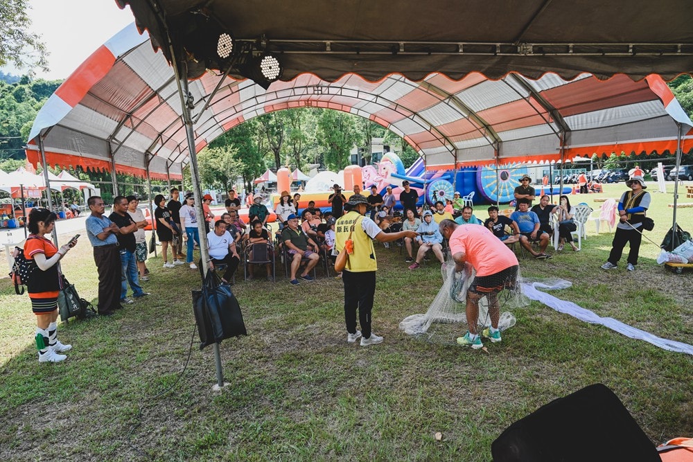 高雄週末&連續假日 免費親子水樂園！茂林SPA Line 山谷水樂園｜泡溫泉、10米超大型泳池、部落文化巡禮、歌舞表演、山水市集美食一次滿足!