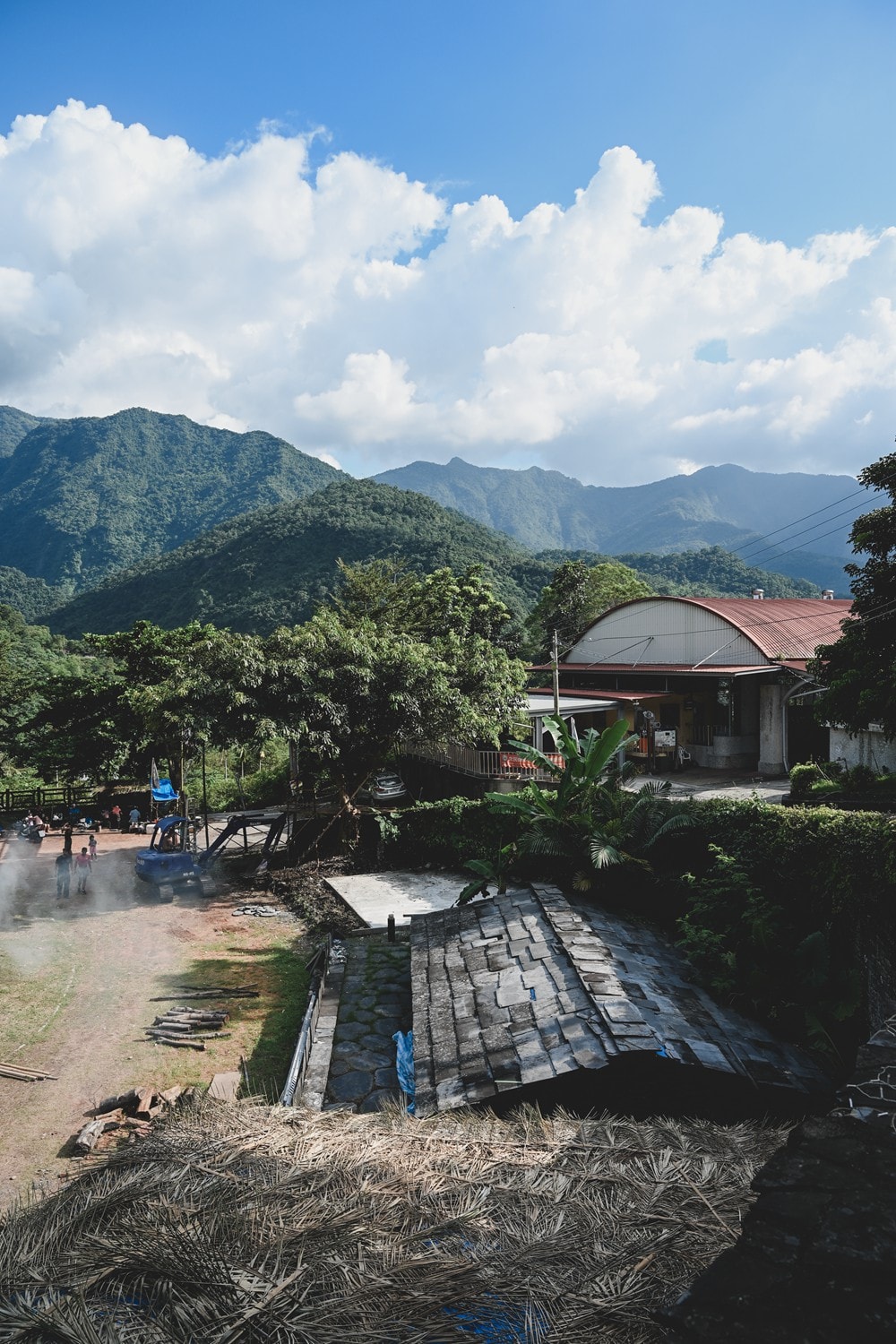 高雄週末&連續假日 免費親子水樂園！茂林SPA Line 山谷水樂園｜泡溫泉、10米超大型泳池、部落文化巡禮、歌舞表演、山水市集美食一次滿足!