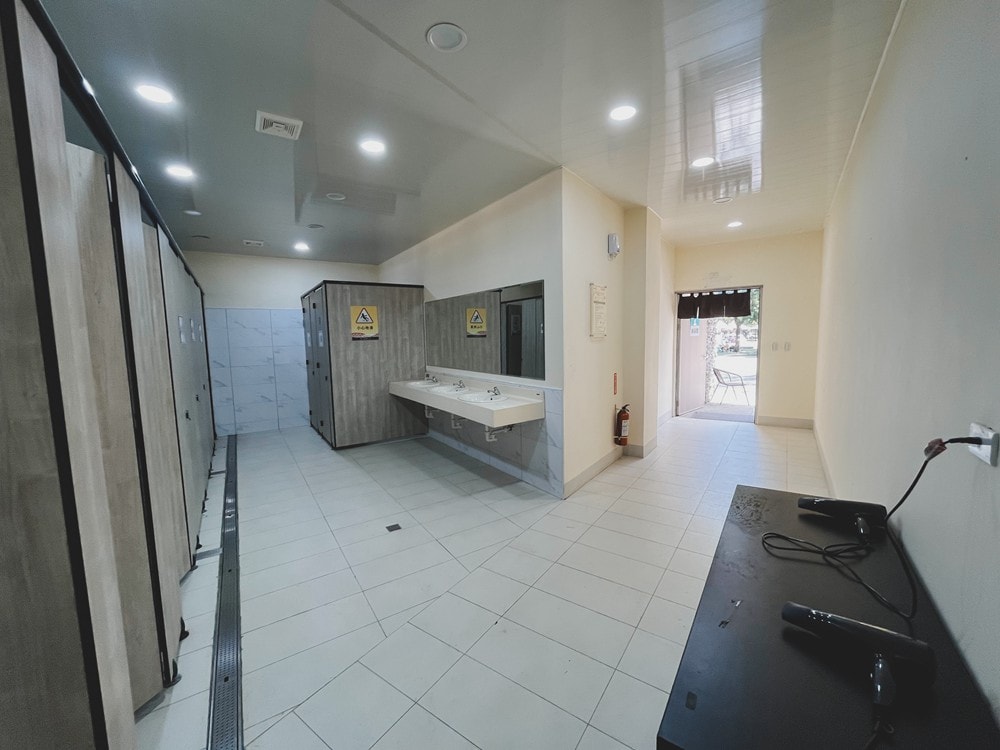 高雄週末&連續假日 免費親子水樂園！茂林SPA Line 山谷水樂園｜泡溫泉、10米超大型泳池、部落文化巡禮、歌舞表演、山水市集美食一次滿足!