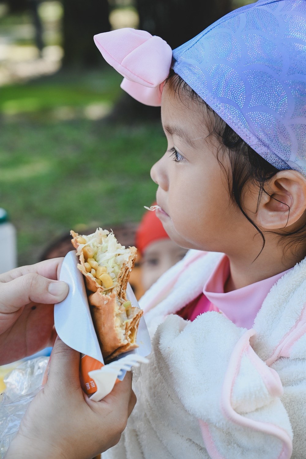 高雄週末&連續假日 免費親子水樂園！茂林SPA Line 山谷水樂園｜泡溫泉、10米超大型泳池、部落文化巡禮、歌舞表演、山水市集美食一次滿足!