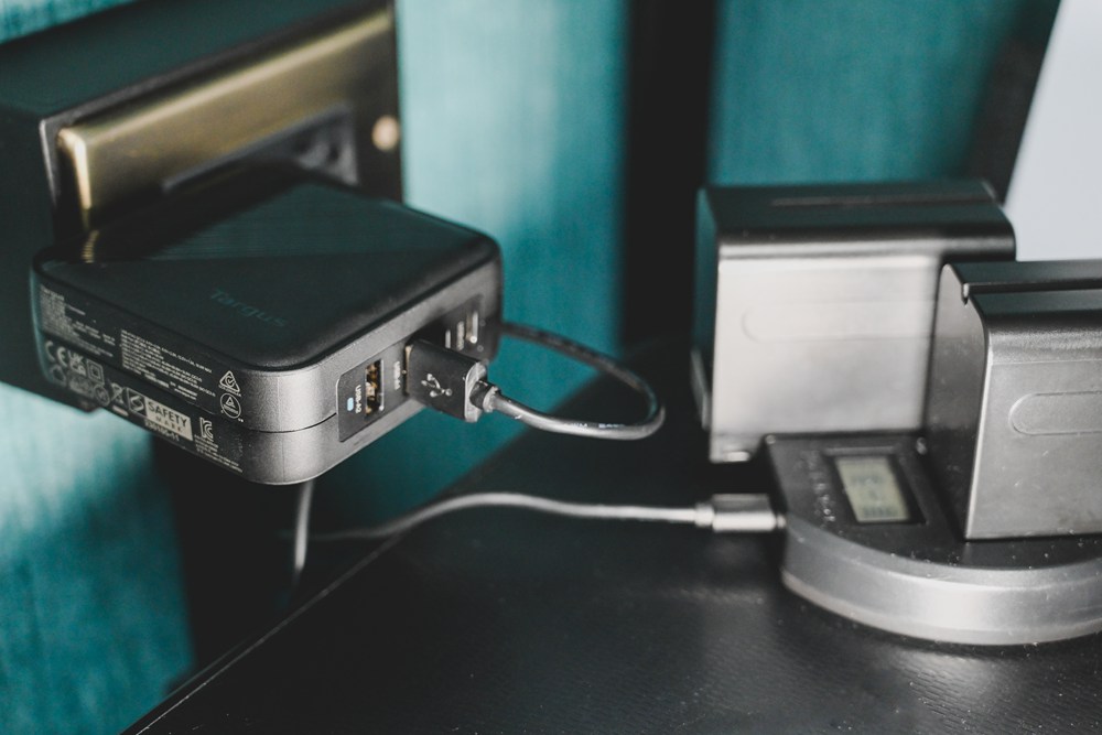 【開箱實測】Targus Powerful 100W 氮化鎵 GaN 充電器 APA109|影像創作者的多設備快充神器 - 第8張圖 【開箱實測】Targus Powerful 100W 氮化鎵 GaN 充電器 APA109|影像創作者的多設備快充神器