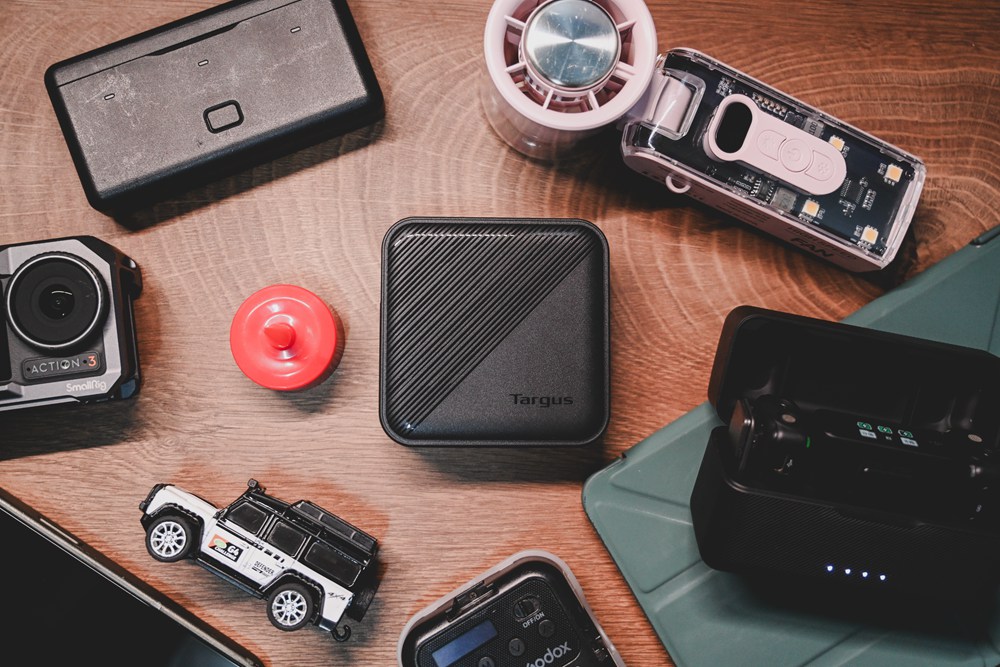 【開箱實測】Targus Powerful 100W 氮化鎵 GaN 充電器 APA109|影像創作者的多設備快充神器 - 第1張圖 【開箱實測】Targus Powerful 100W 氮化鎵 GaN 充電器 APA109|影像創作者的多設備快充神器