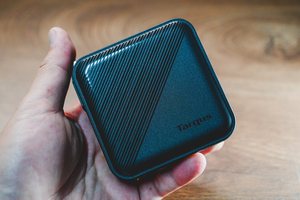 【開箱實測】Targus Powerful 100W 氮化鎵 GaN 充電器 APA109|影像創作者的多設備快充神器 - 第2張圖 【開箱實測】Targus Powerful 100W 氮化鎵 GaN 充電器 APA109|影像創作者的多設備快充神器