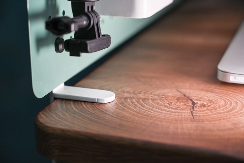 FUNTE 升降桌周邊配件推薦｜夾式洞洞板收納組 隔板/收納，桌上型延長線-3插 USB+Type C 充電不再煩惱，工作室桌面大升級!