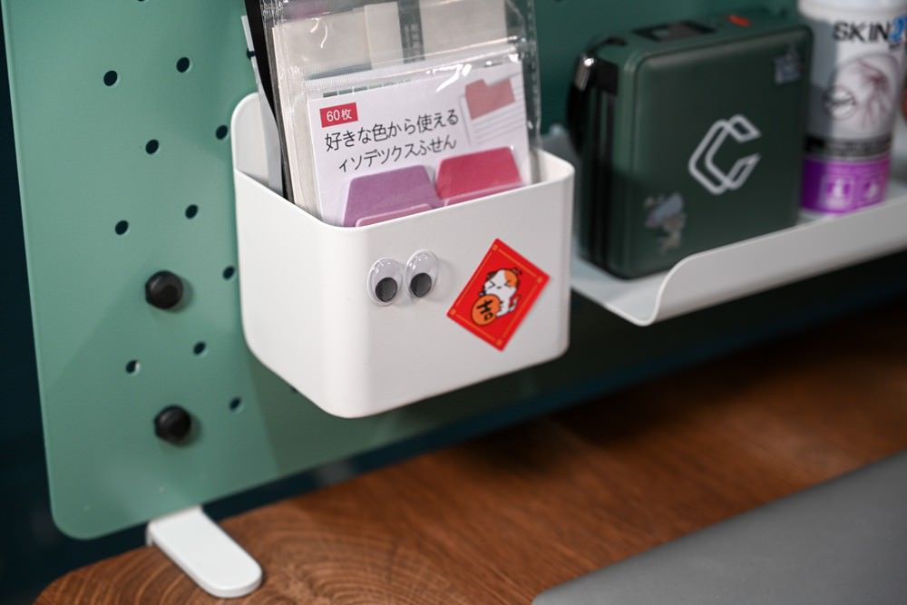 FUNTE 升降桌周邊配件推薦｜夾式洞洞板收納組 隔板/收納，桌上型延長線-3插 USB+Type C 充電不再煩惱，工作室桌面大升級!