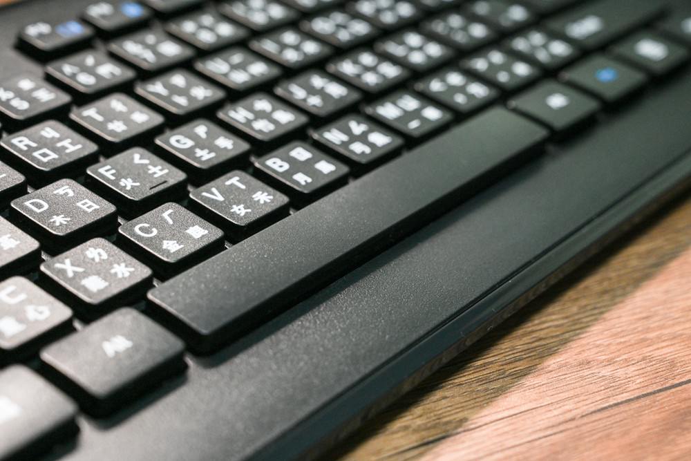 無線鍵盤滑鼠推薦｜Targus AKM610 美國品牌高CP值 5 支援FN與音樂快捷功能 2.4GHz無線無線連接 三段式DPI調整