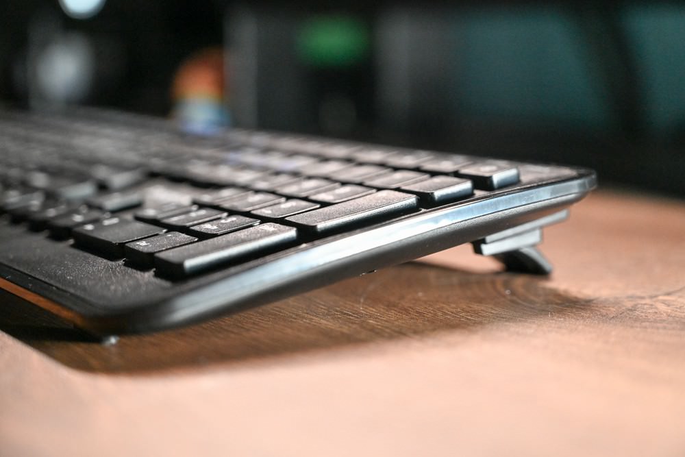 無線鍵盤滑鼠推薦｜Targus AKM610 美國品牌高CP值 5 支援FN與音樂快捷功能 2.4GHz無線無線連接 三段式DPI調整