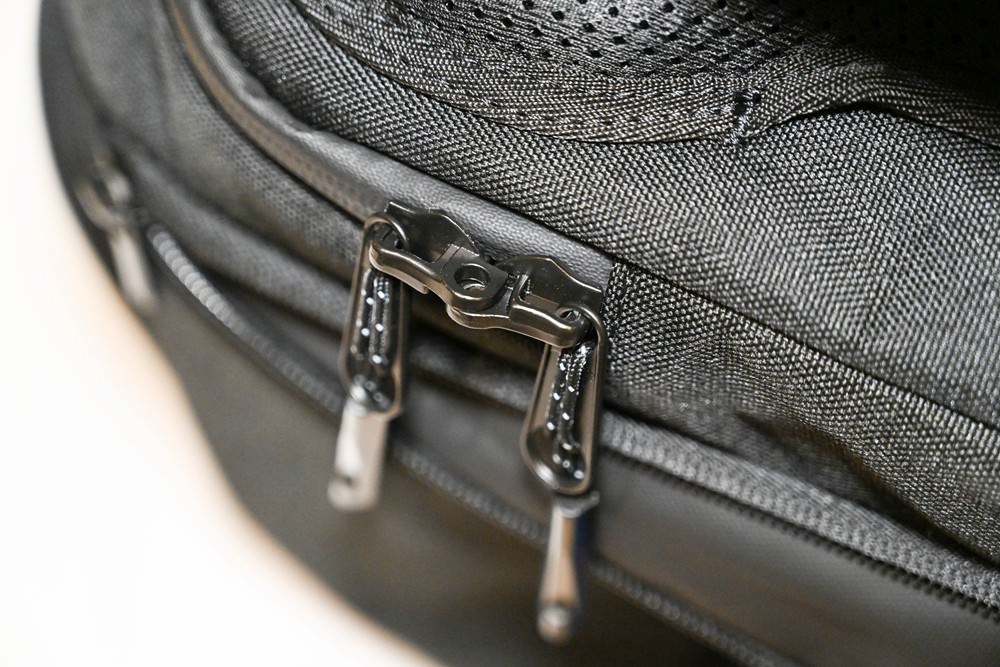 旅遊部落客推薦｜Targus 擴充式電腦後背包 15-16吋 Work+32L 旗艦款休閒包 登山健行/旅遊/商務 科技感多功能旅行包